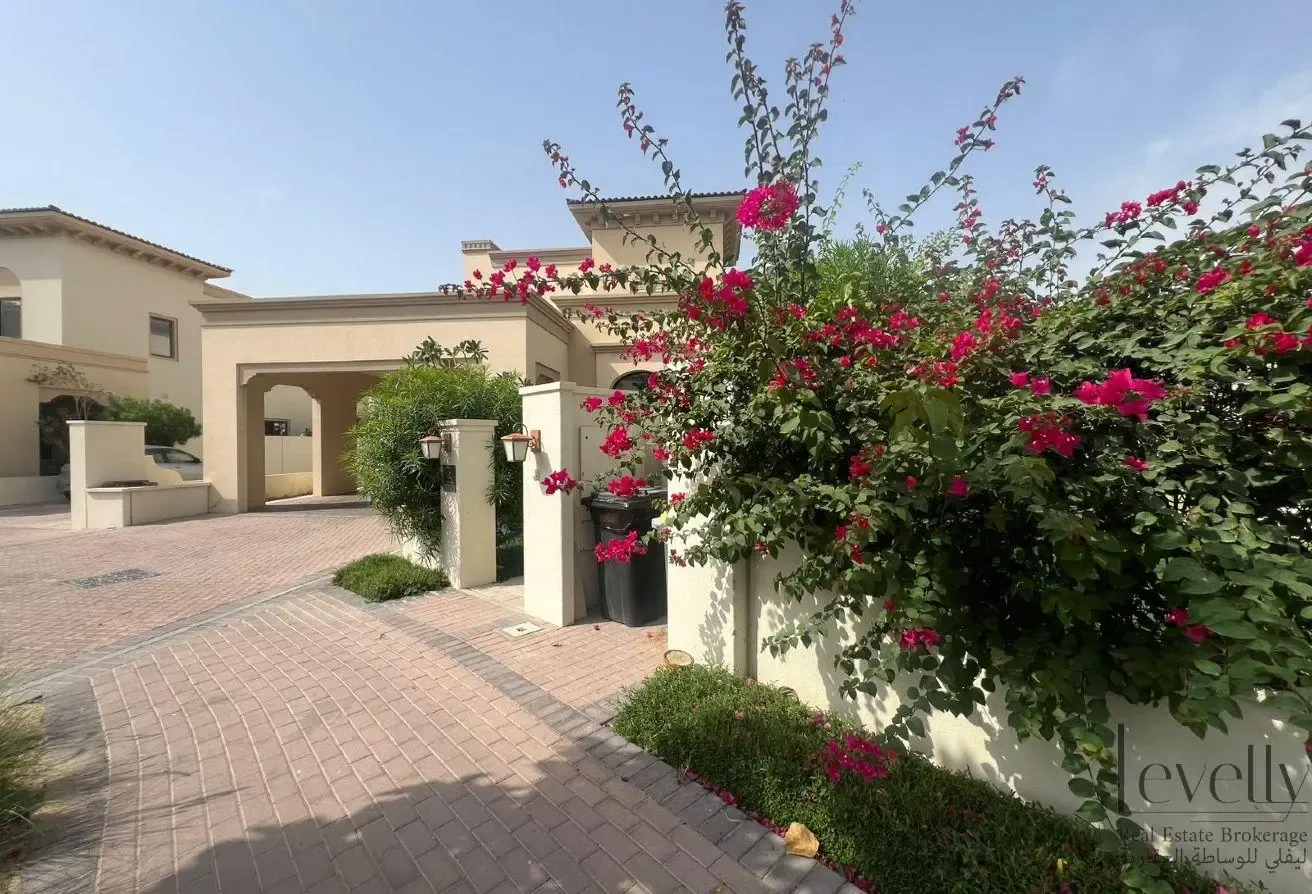 HUGE PLOT | CORNER VILLA | CLOSE TO POOL AND PARK