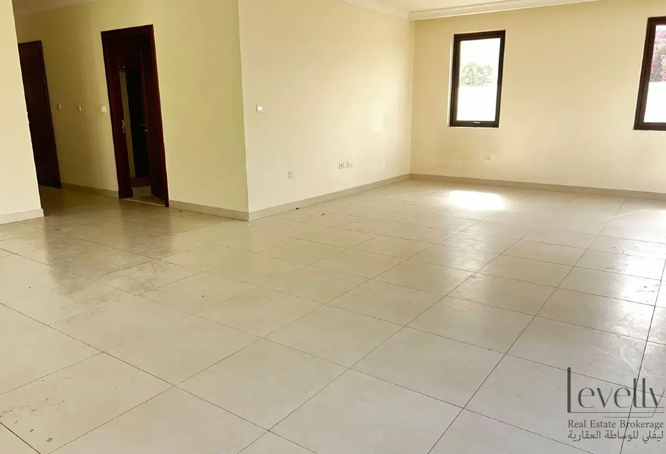 HUGE PLOT | CORNER VILLA | CLOSE TO POOL AND PARK