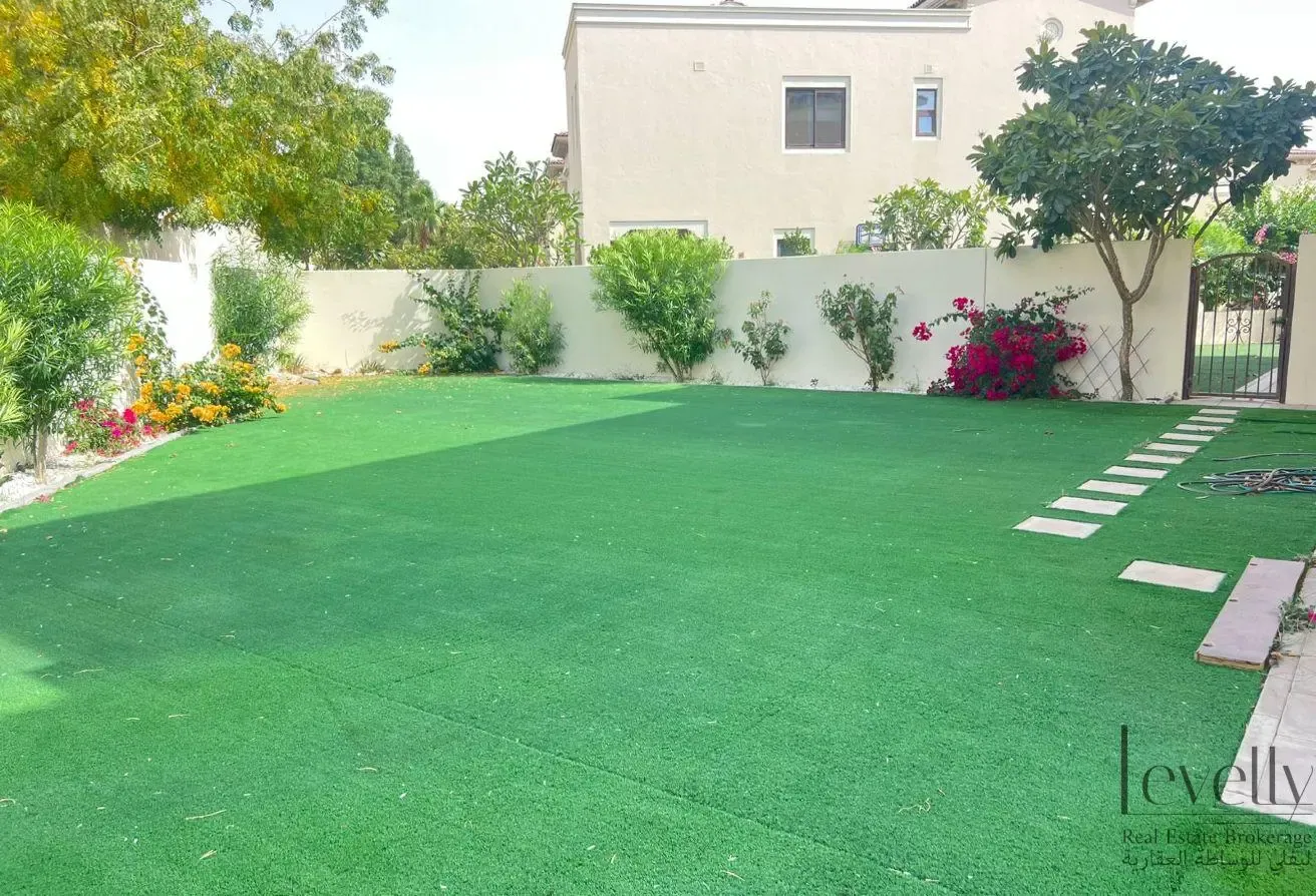 HUGE PLOT | CORNER VILLA | CLOSE TO POOL AND PARK