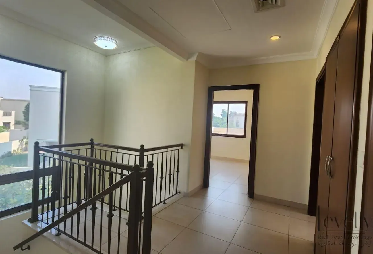 HUGE PLOT | CORNER VILLA | CLOSE TO POOL AND PARK