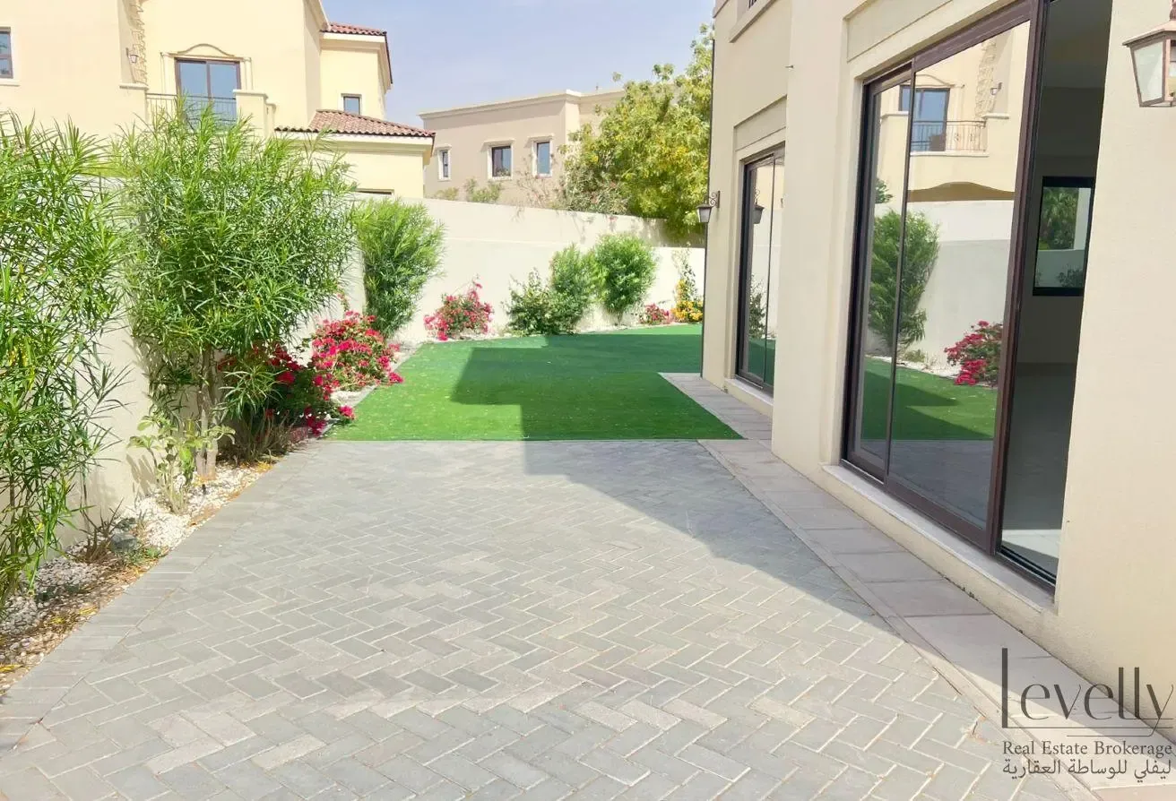 HUGE PLOT | CORNER VILLA | CLOSE TO POOL AND PARK