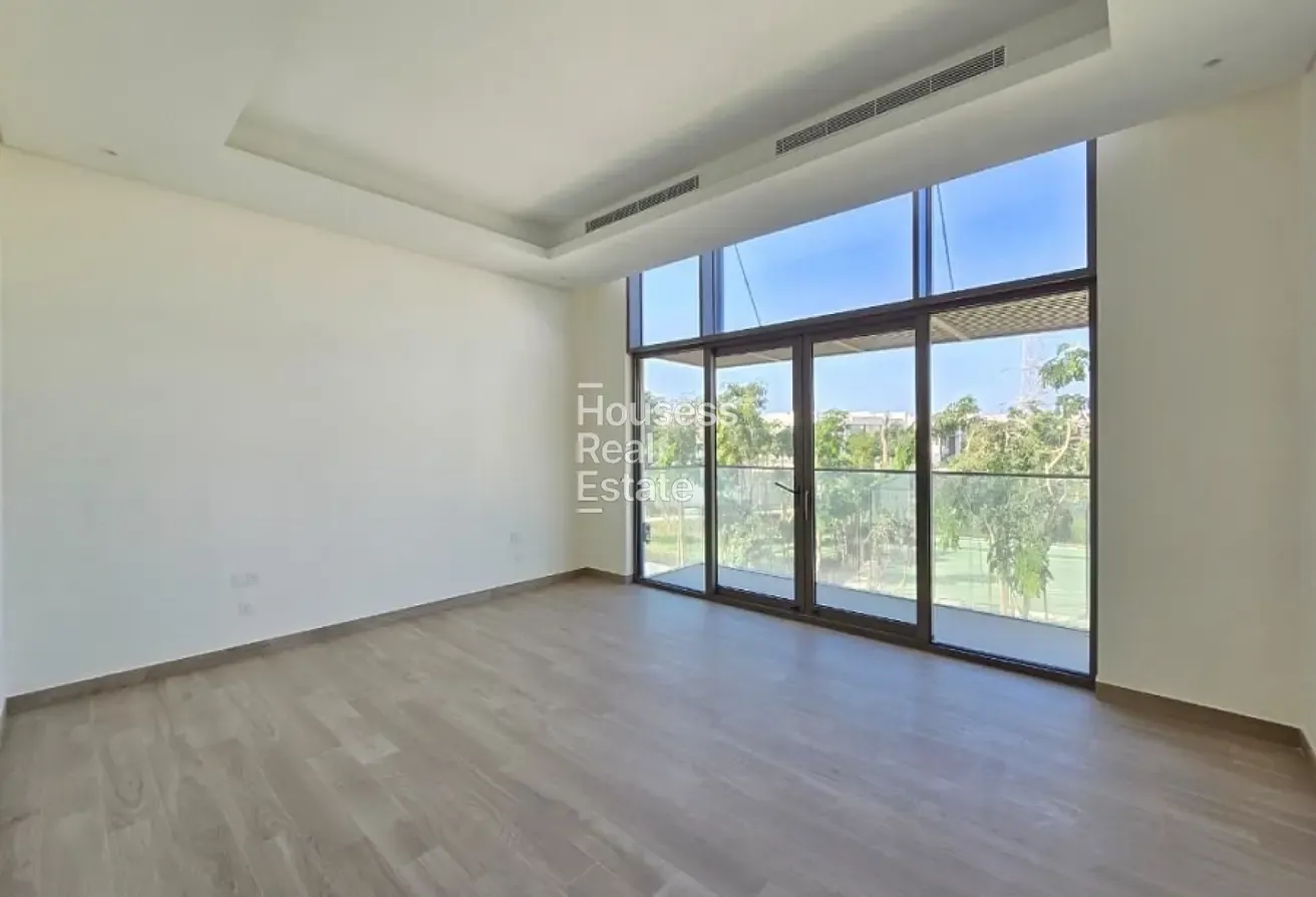 Large Plot | Single Row | Walk to lagoon
