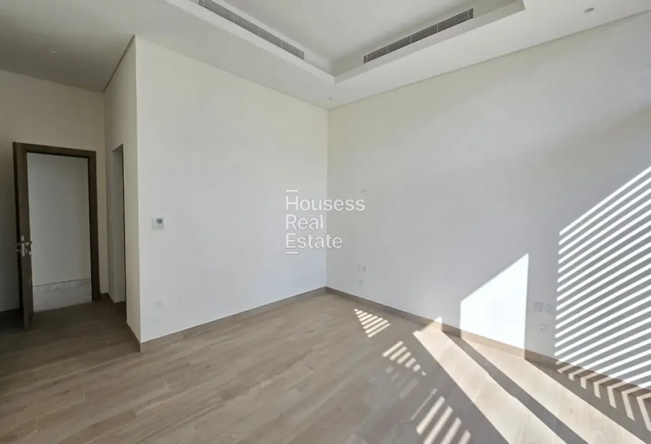 Large Plot | Single Row | Walk to lagoon