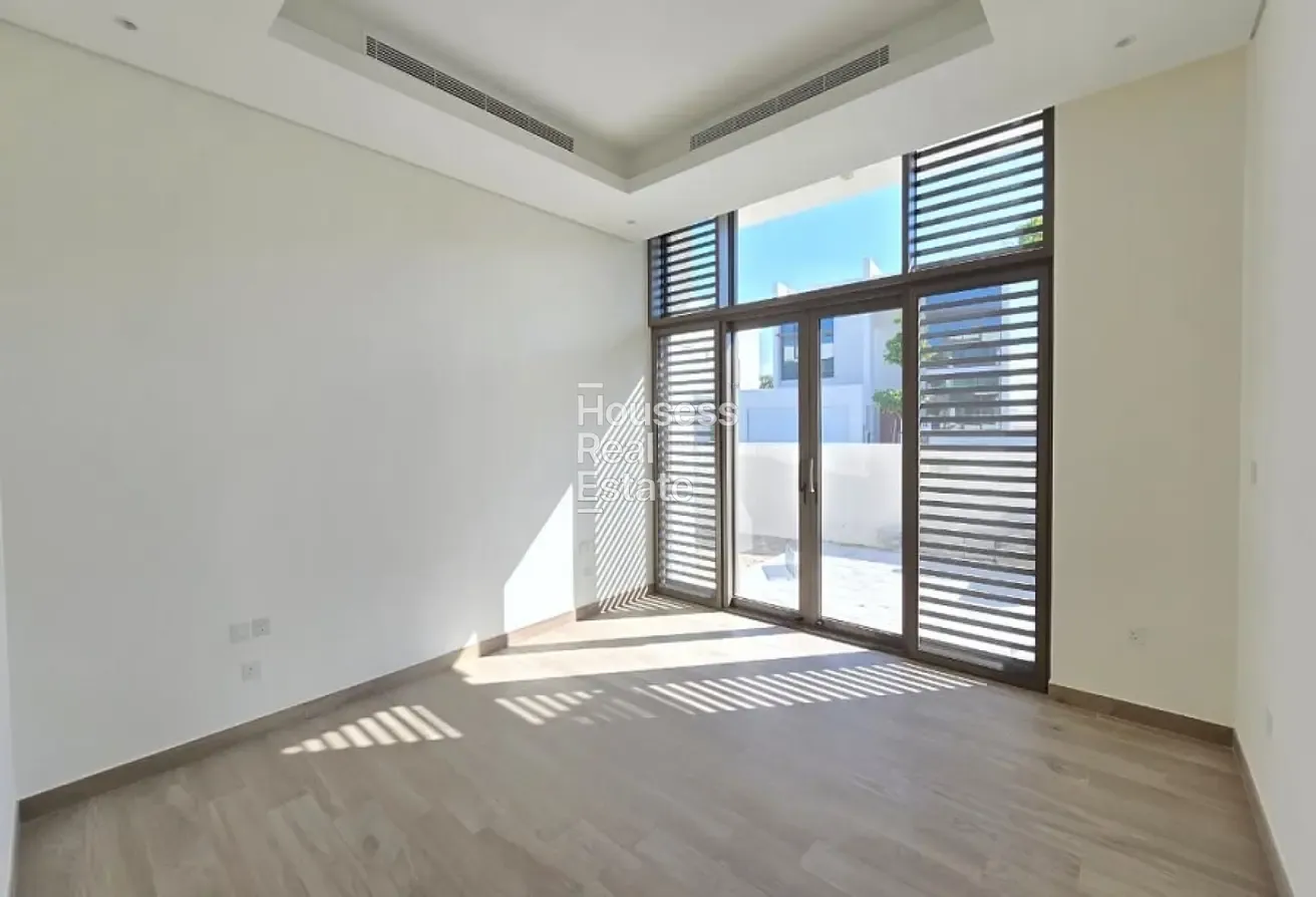 Large Plot | Single Row | Walk to lagoon
