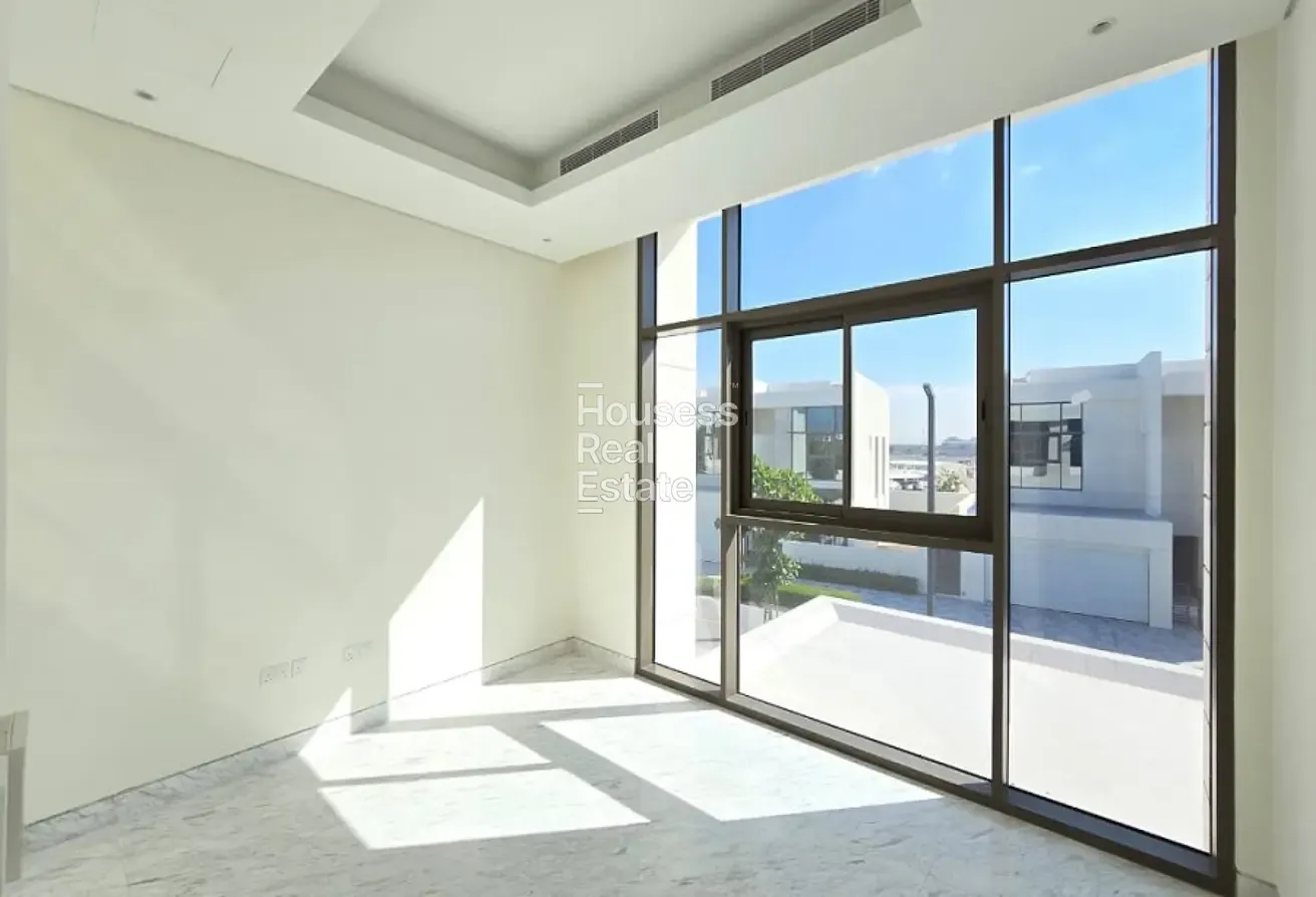 Large Plot | Single Row | Walk to lagoon