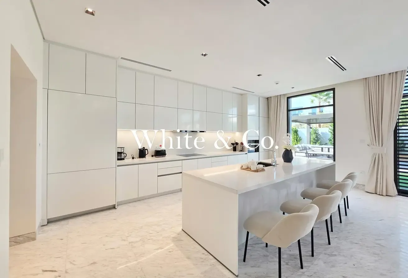 Contemporary | Landscaped |Furnished Unit