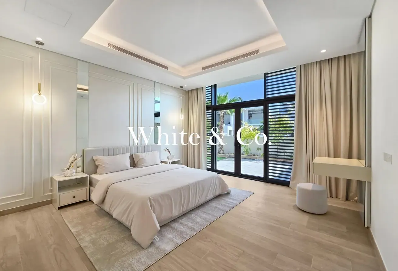 Contemporary | Landscaped |Furnished Unit
