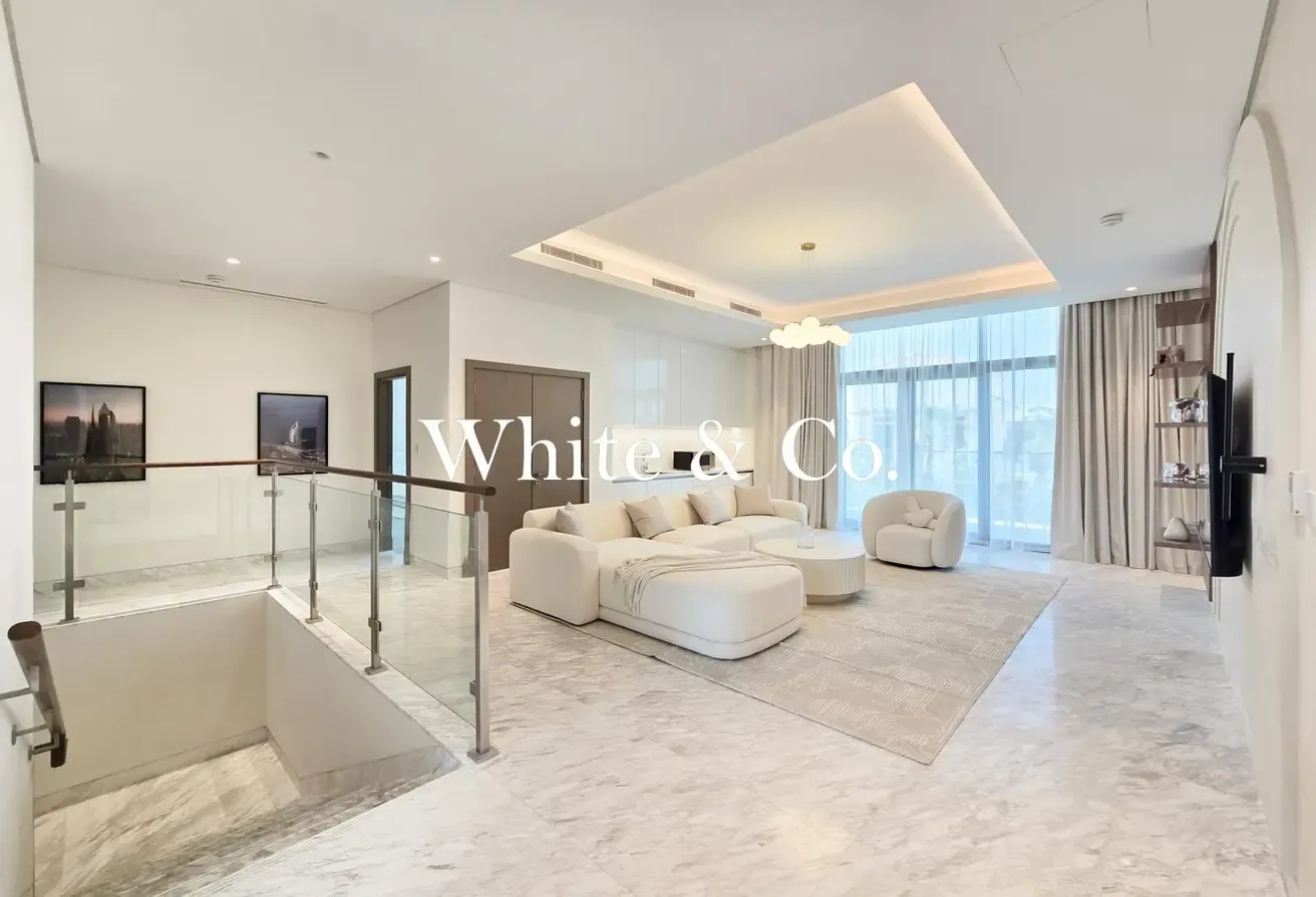 Contemporary | Landscaped |Furnished Unit
