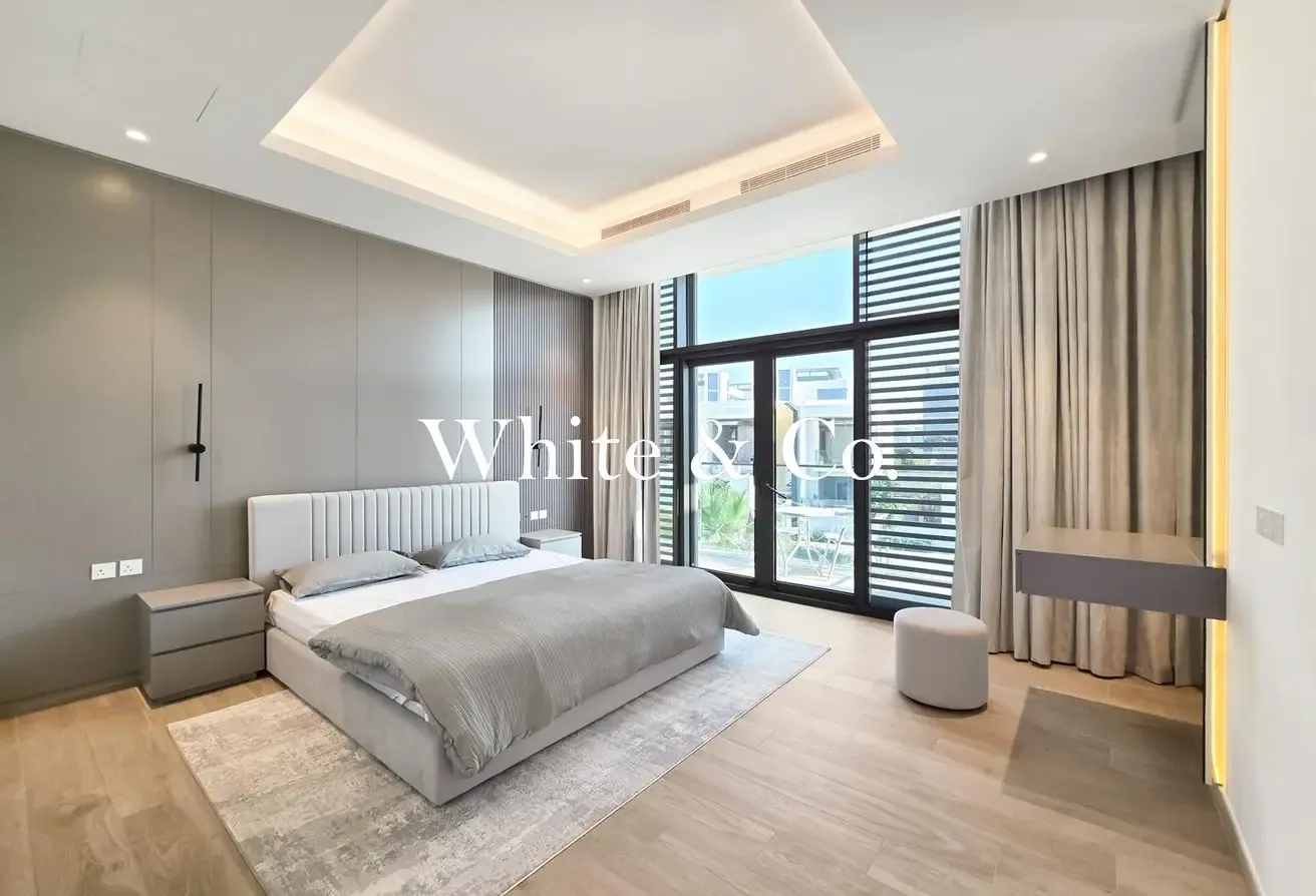 Contemporary | Landscaped |Furnished Unit