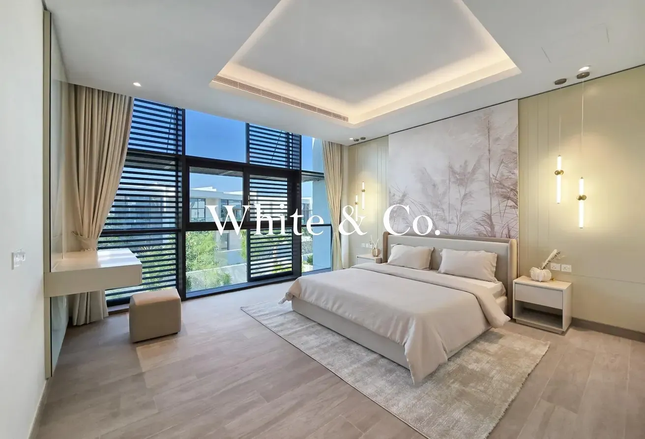 Contemporary | Landscaped |Furnished Unit