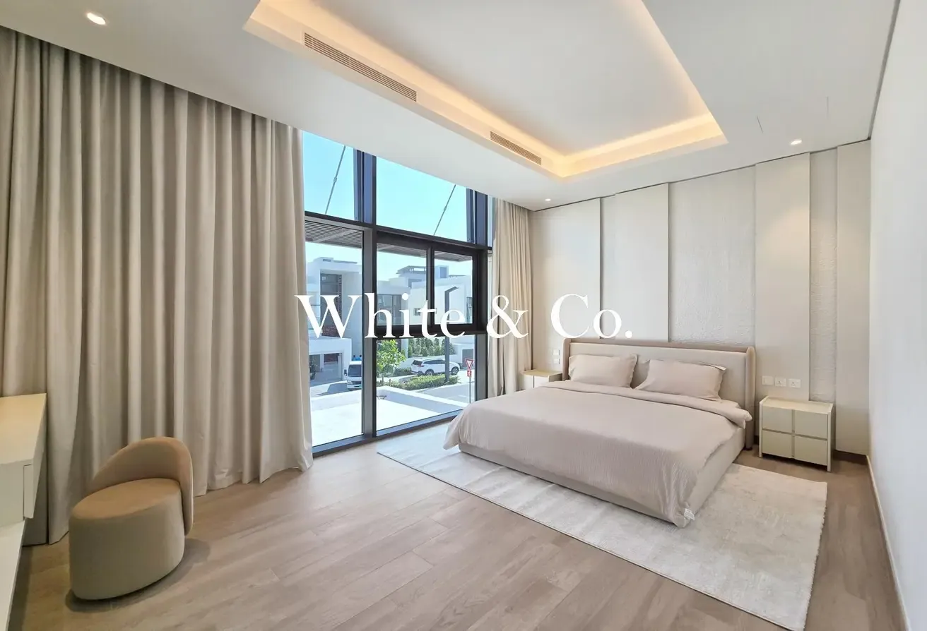 Contemporary | Landscaped |Furnished Unit