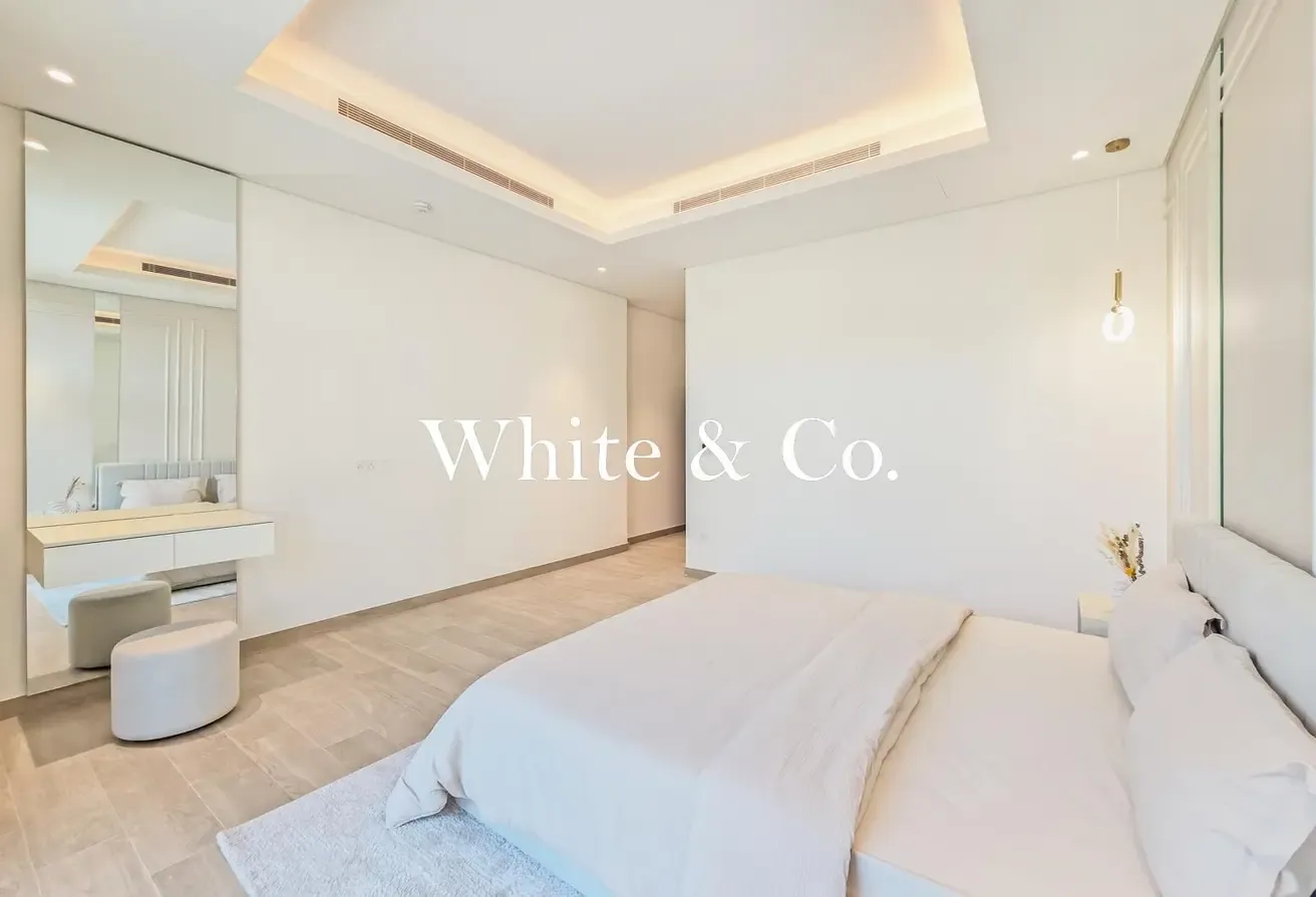 Contemporary | Landscaped |Furnished Unit