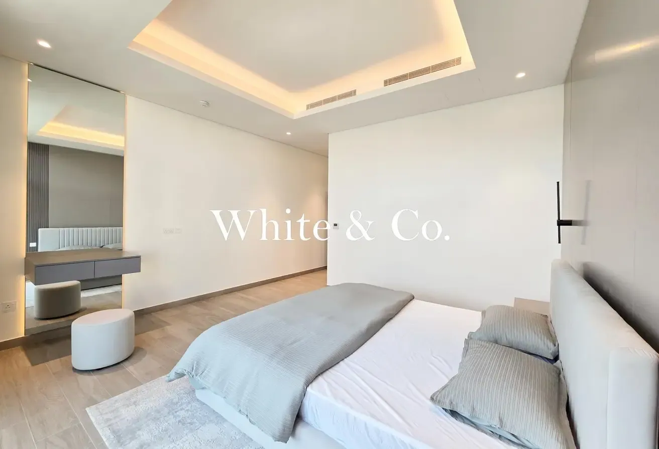 Contemporary | Landscaped |Furnished Unit