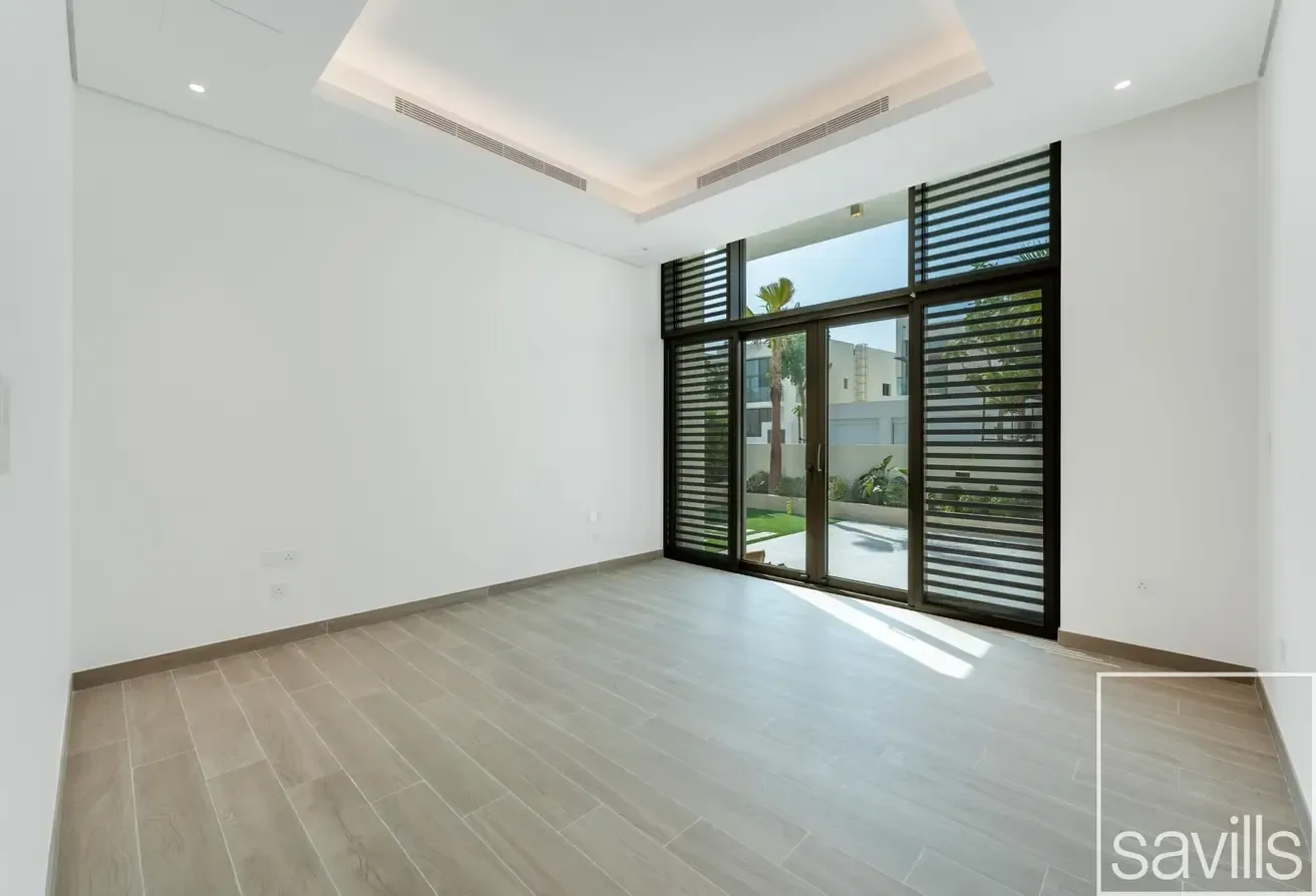 Vacant August | Single Row | Close to Lagoon