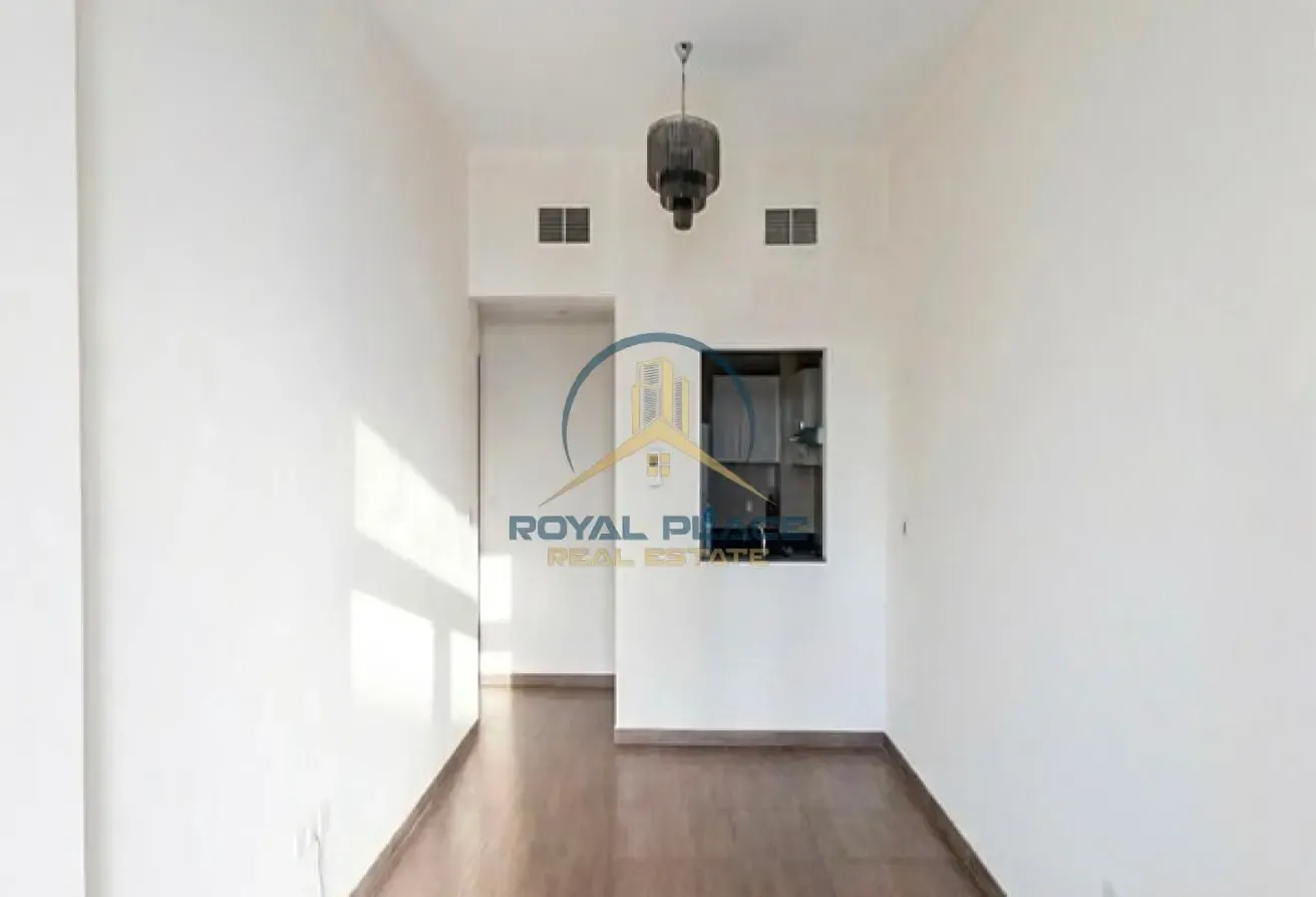 Great Location | Chiller Free | Walk to Metro