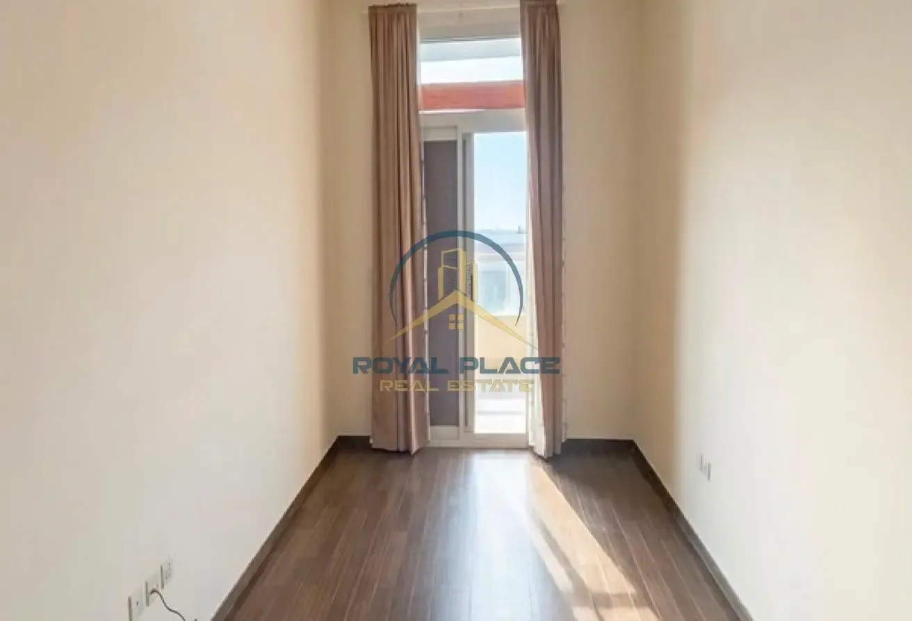 Great Location | Chiller Free | Walk to Metro