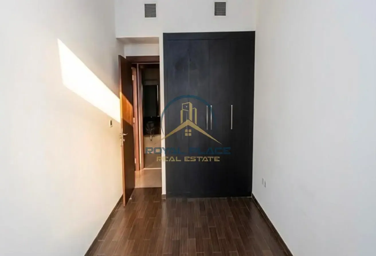 Great Location | Chiller Free | Walk to Metro