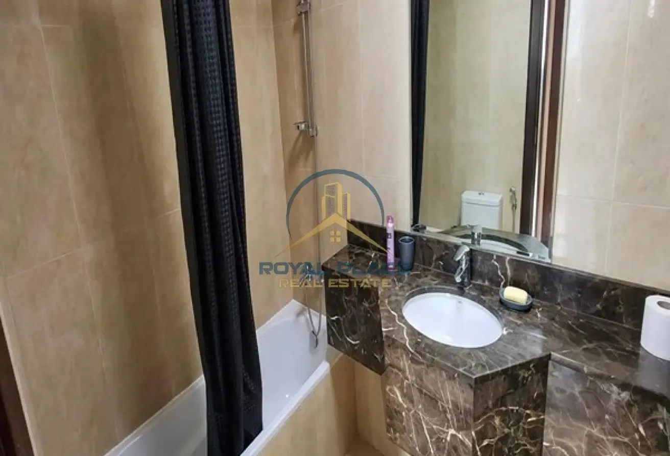 Great Location | Chiller Free | Walk to Metro