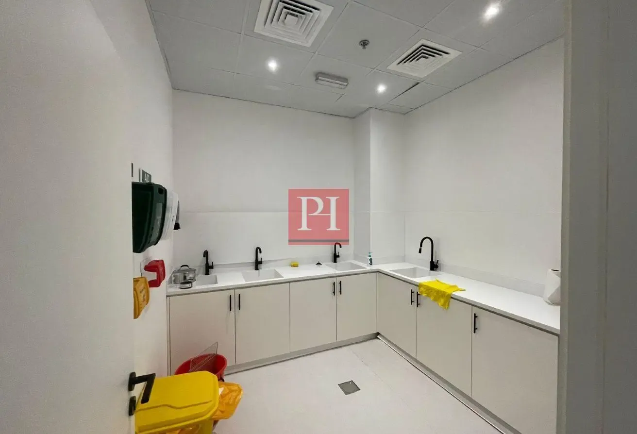 SPACIOUS SHOP FOR SALE/ PRIME LOCATION/ AFFORDABLE