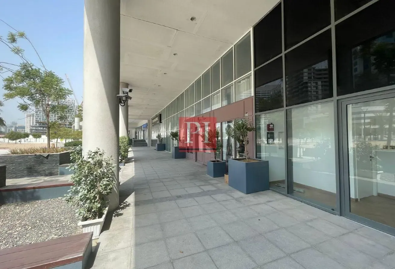 SPACIOUS SHOP FOR SALE/ PRIME LOCATION/ AFFORDABLE