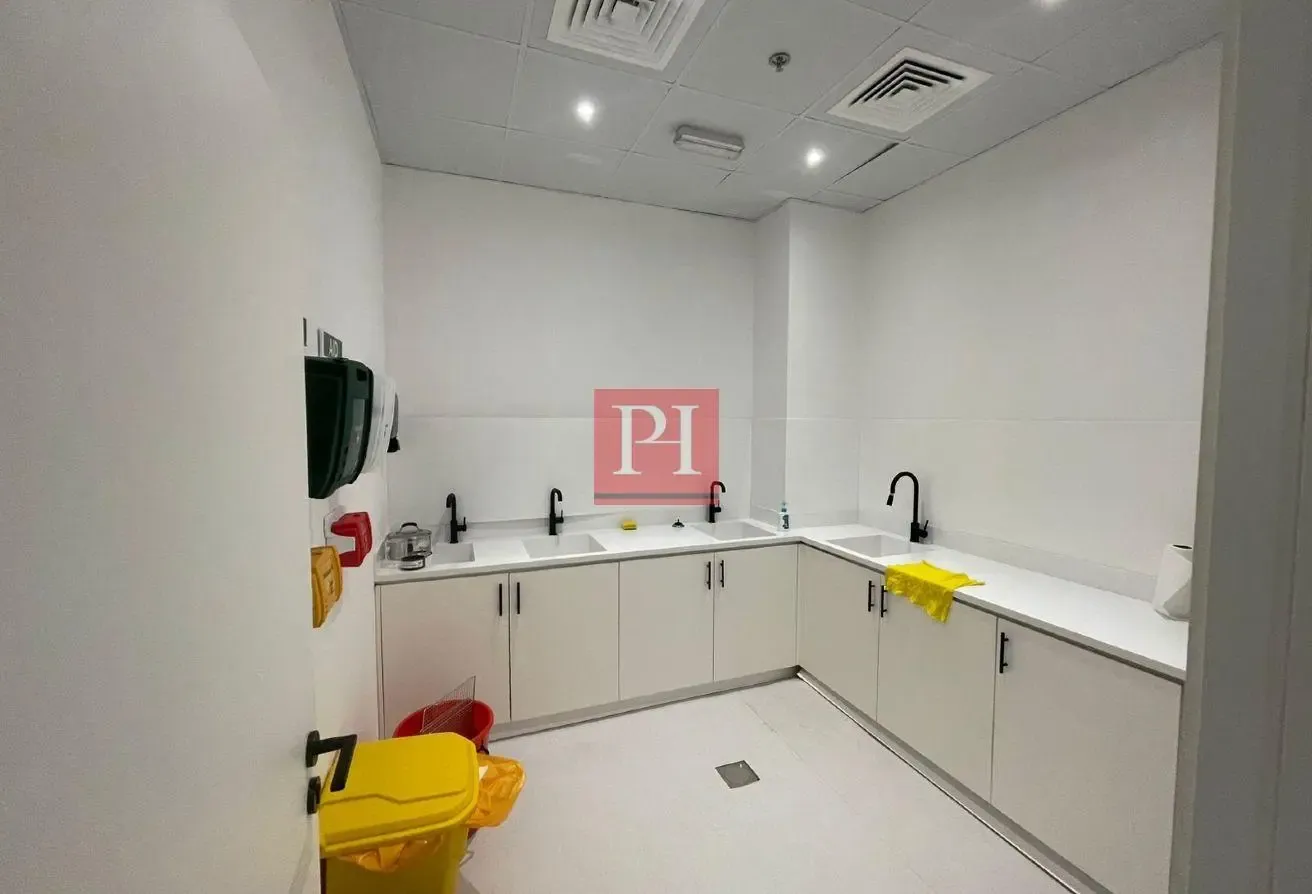 SPACIOUS SHOP FOR SALE/ PRIME LOCATION/ AFFORDABLE