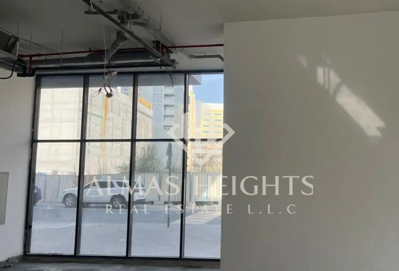 RETAIL SHOP | HIGH VISIBILITY | SHELL & CORE