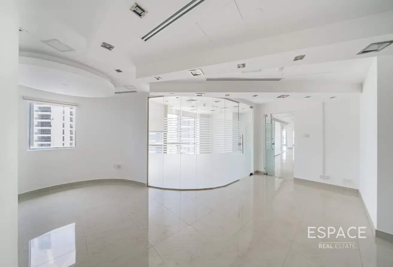 Vacant | Panoramic Views | 3 Parkings