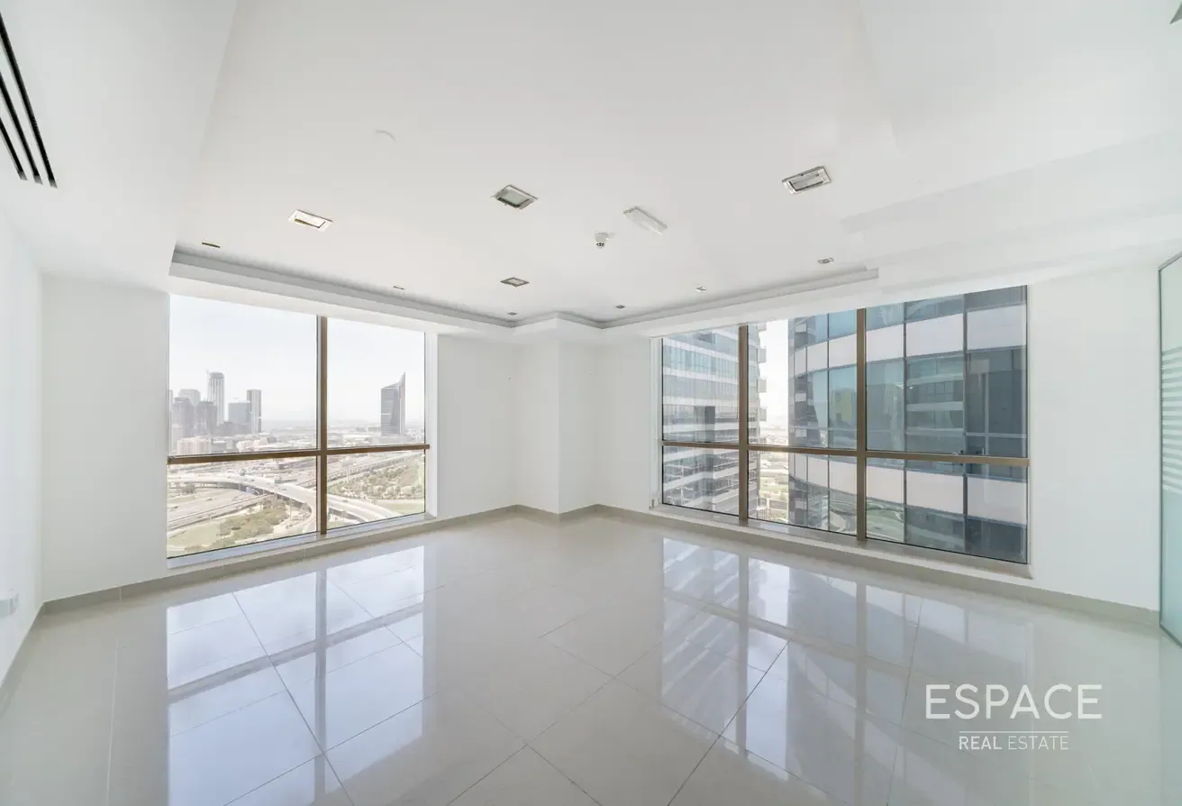 Vacant | Panoramic Views | 3 Parkings
