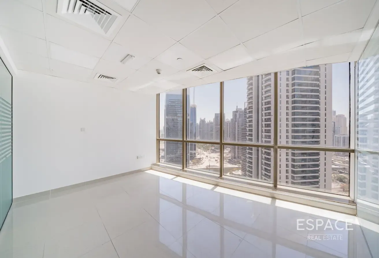 Vacant | Panoramic Views | 3 Parkings