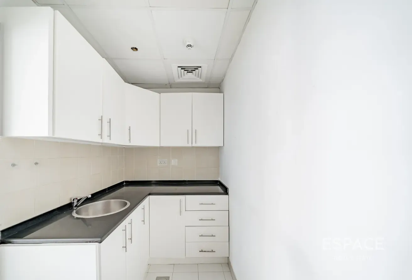Vacant | Panoramic Views | 3 Parkings