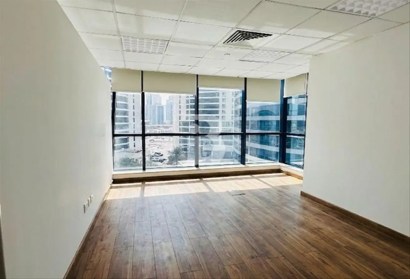 FULLY FITTED | VACANT OFFICE | LAKE VIEW | DMCC