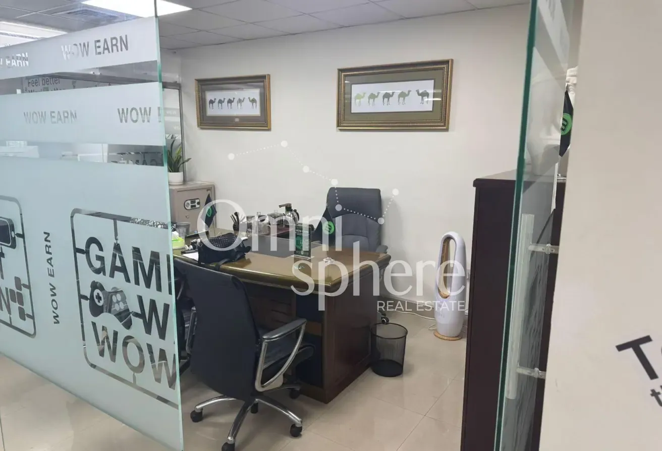 Vacant | Prime Location | High Floor| Near Metro