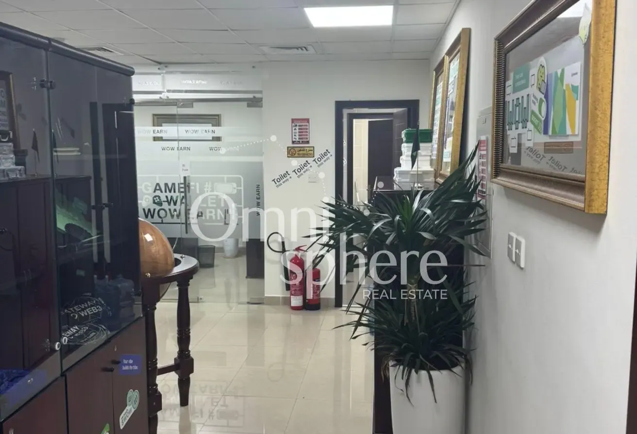 Vacant | Prime Location | High Floor| Near Metro