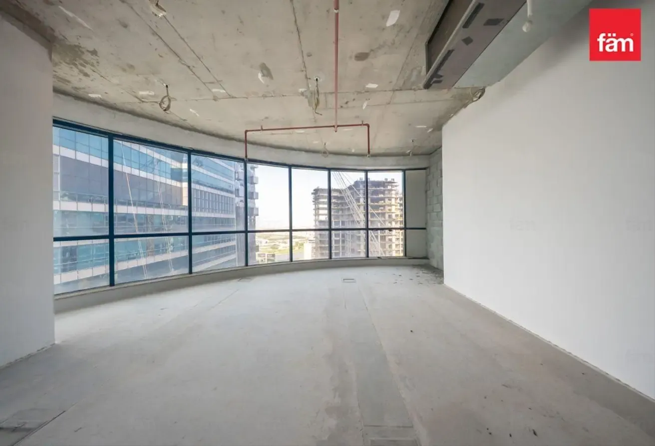 Available Now | Open Layout | Close To Metro