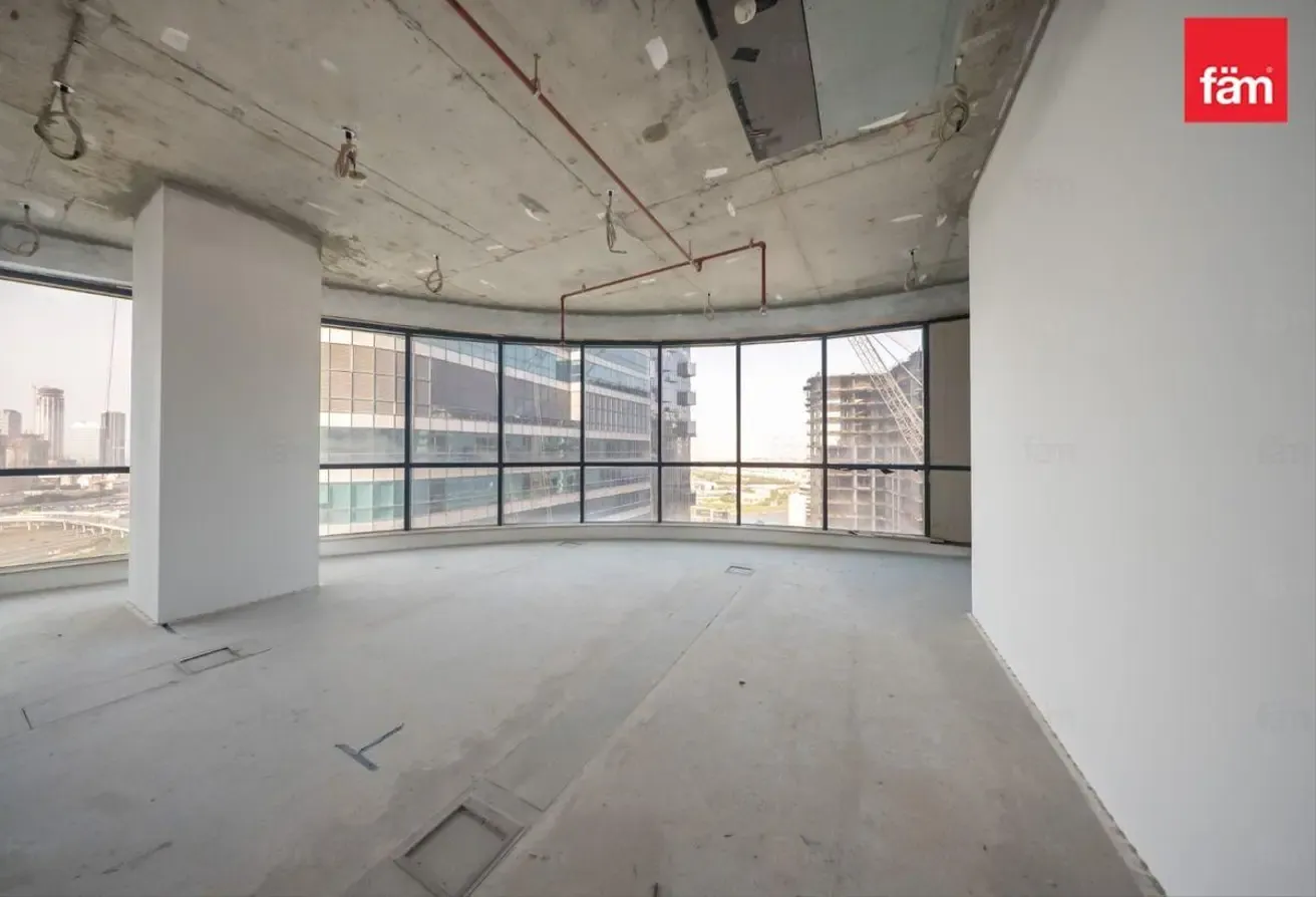 Available Now | Open Layout | Close To Metro