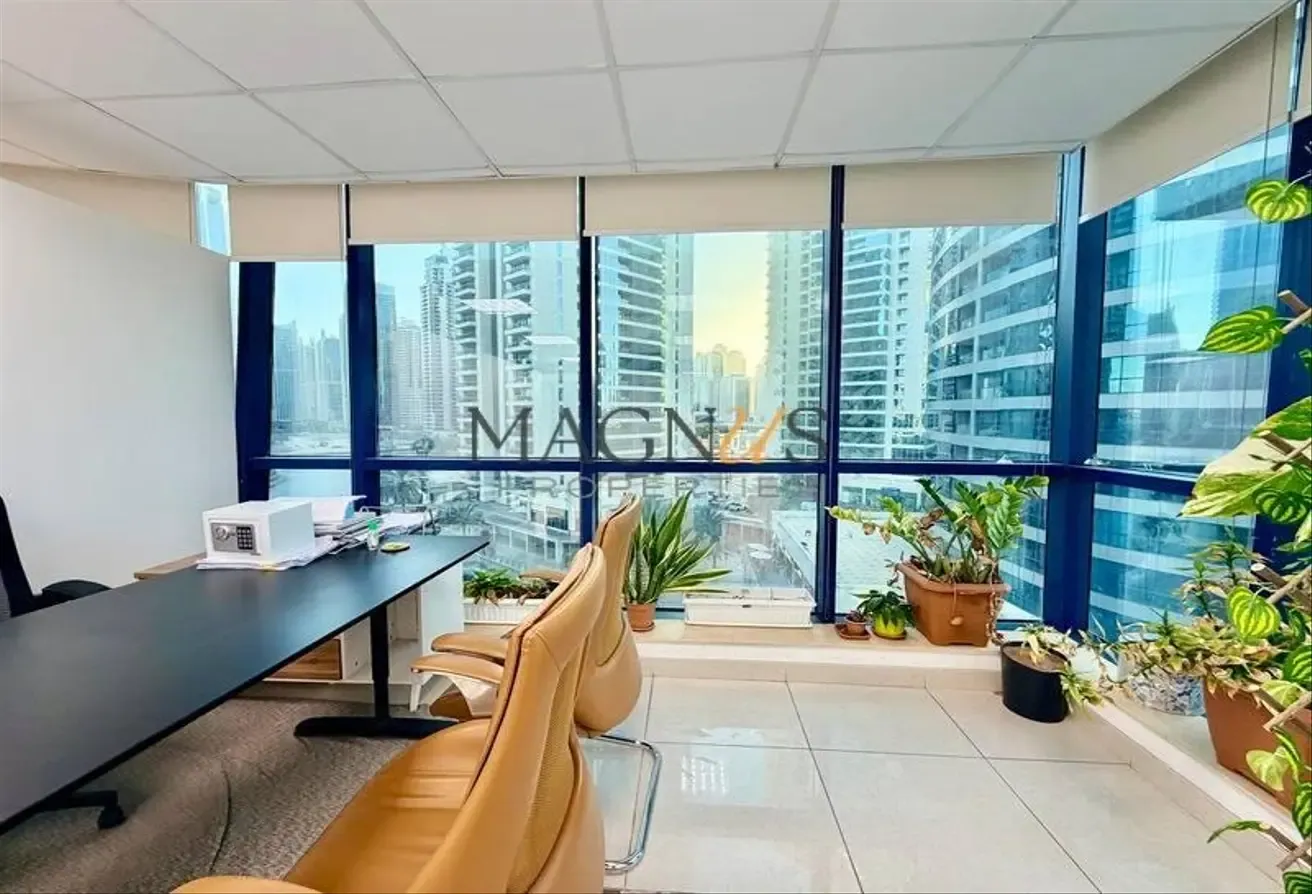 CORNER UNIT | VACANT | UNFURNISHED | LAKE VIEW