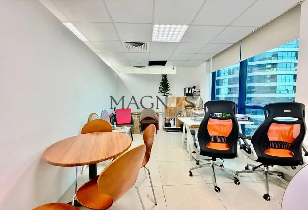 CORNER UNIT | VACANT | UNFURNISHED | LAKE VIEW