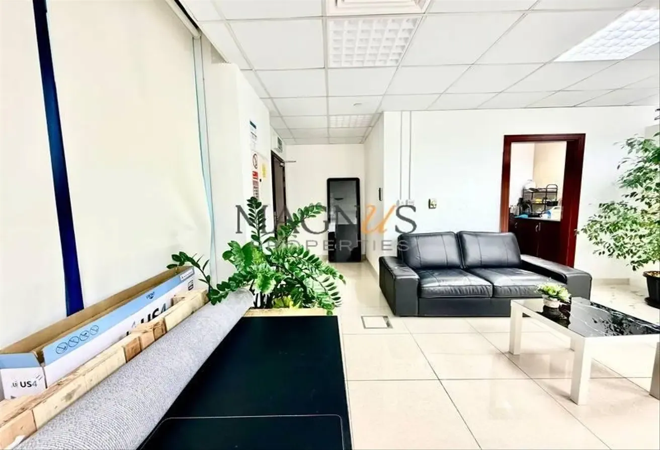 CORNER UNIT | VACANT | UNFURNISHED | LAKE VIEW