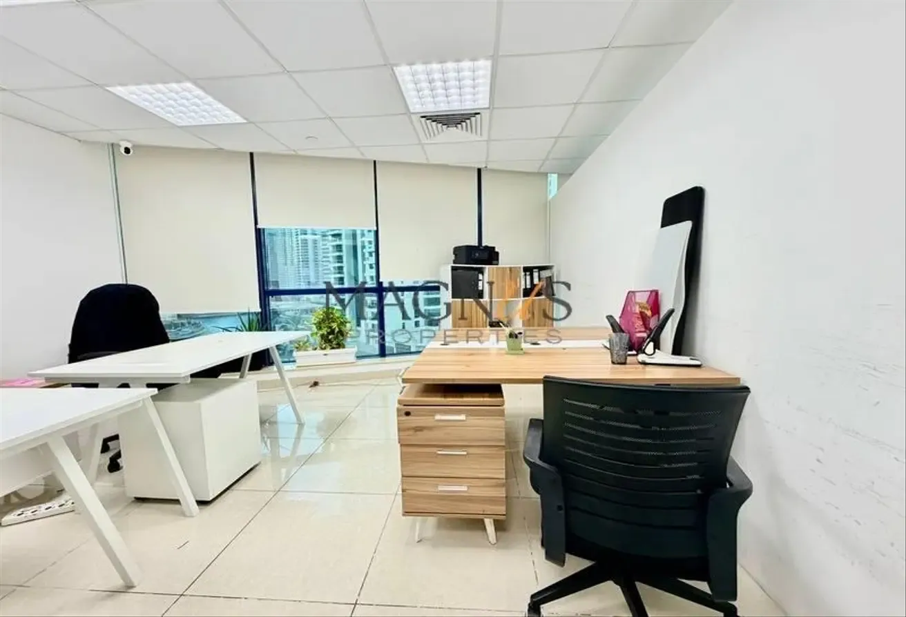 CORNER UNIT | VACANT | UNFURNISHED | LAKE VIEW