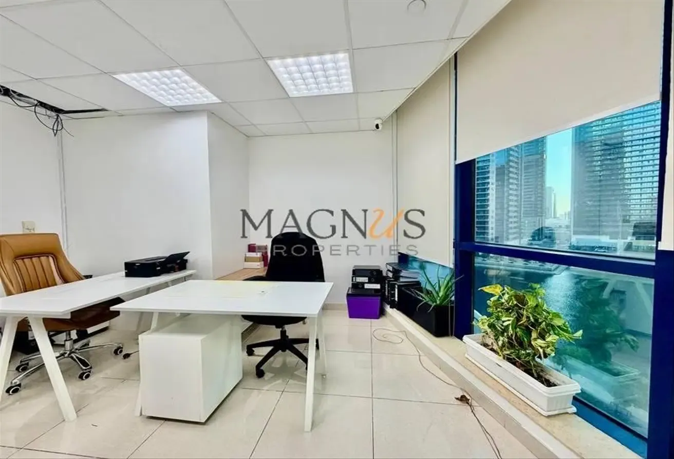 CORNER UNIT | VACANT | UNFURNISHED | LAKE VIEW