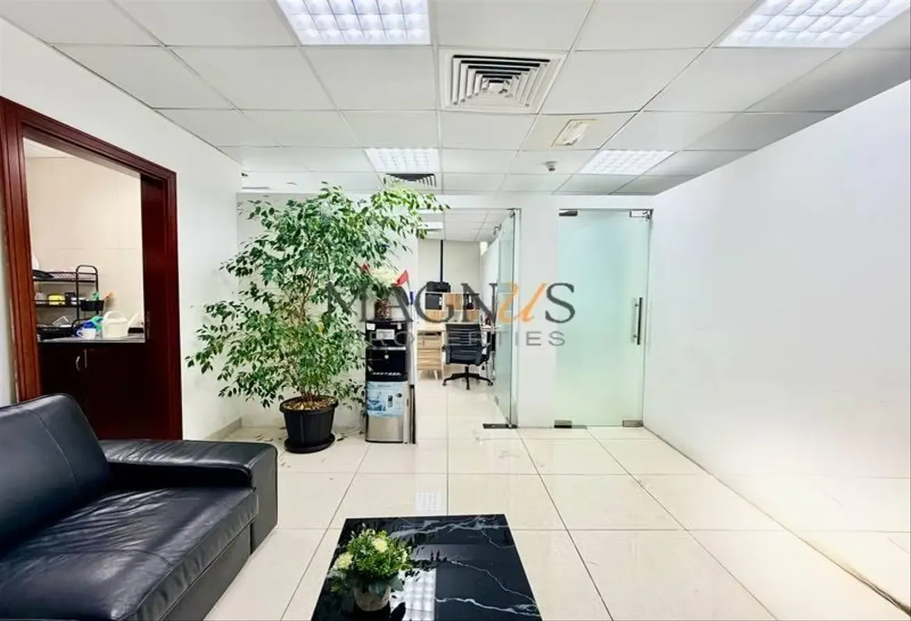 CORNER UNIT | VACANT | UNFURNISHED | LAKE VIEW