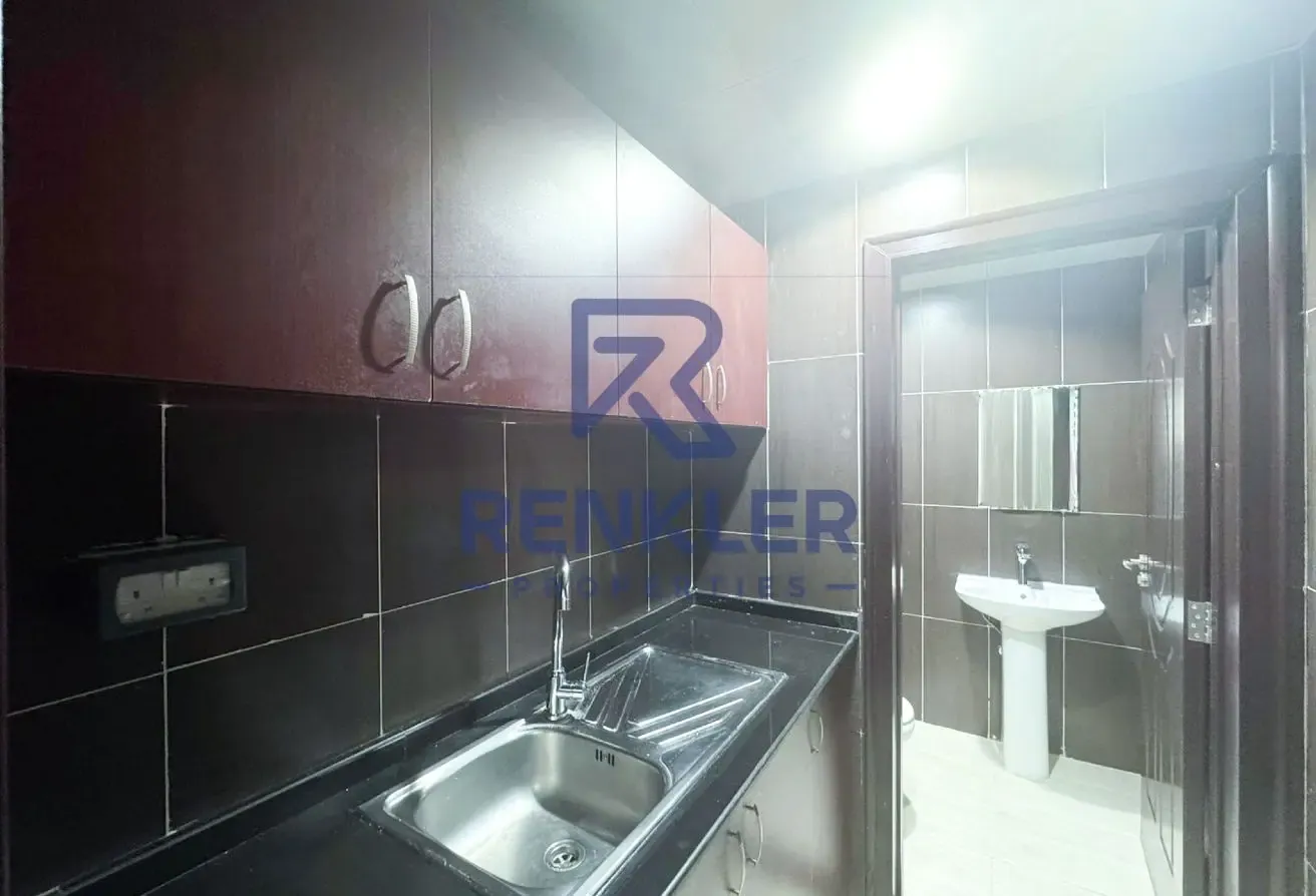 Vacant | Partitioned | Close To Metro | Furnished