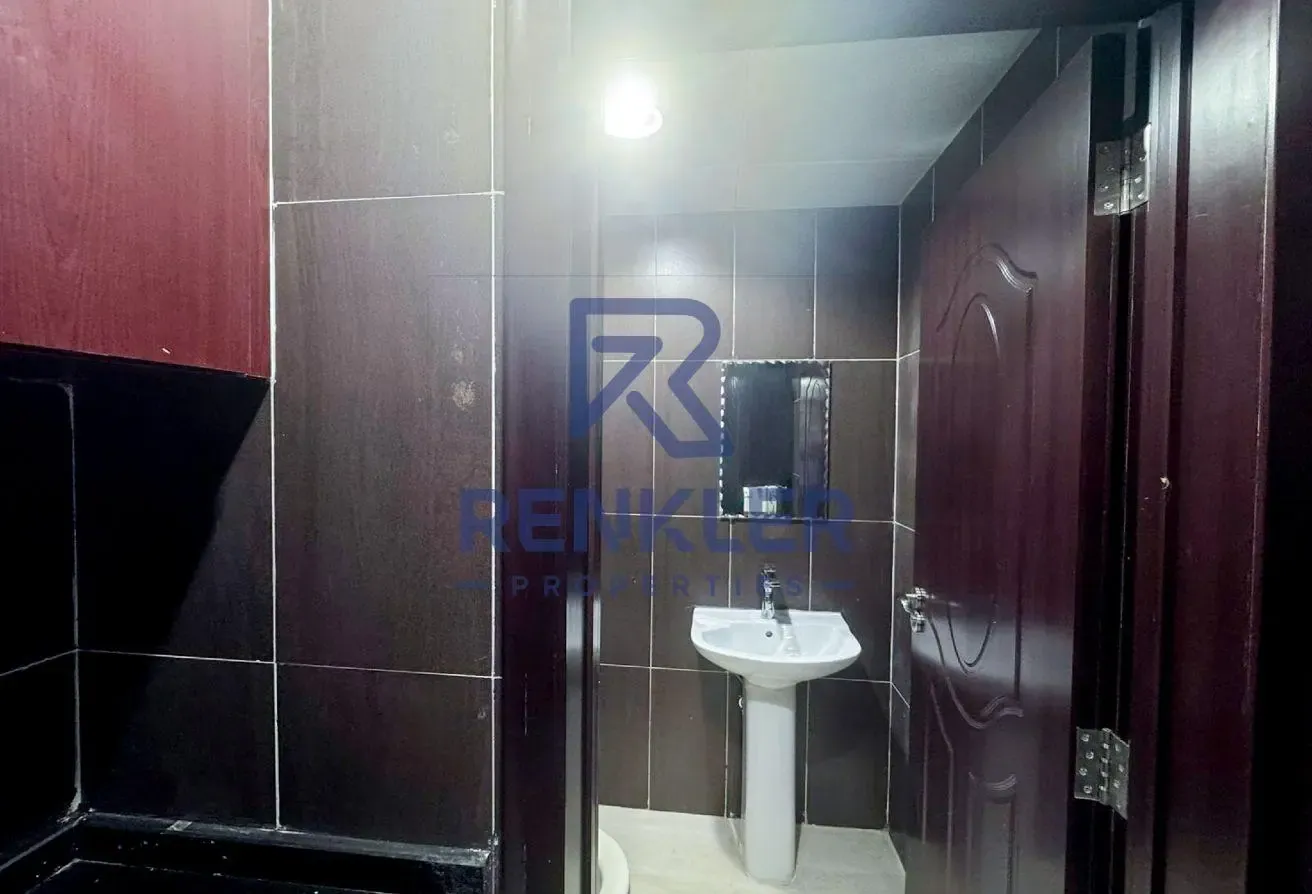 Vacant | Partitioned | Close To Metro | Furnished