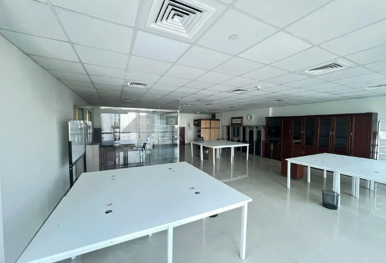Vacant | Canal and Skyline View | Open Plan