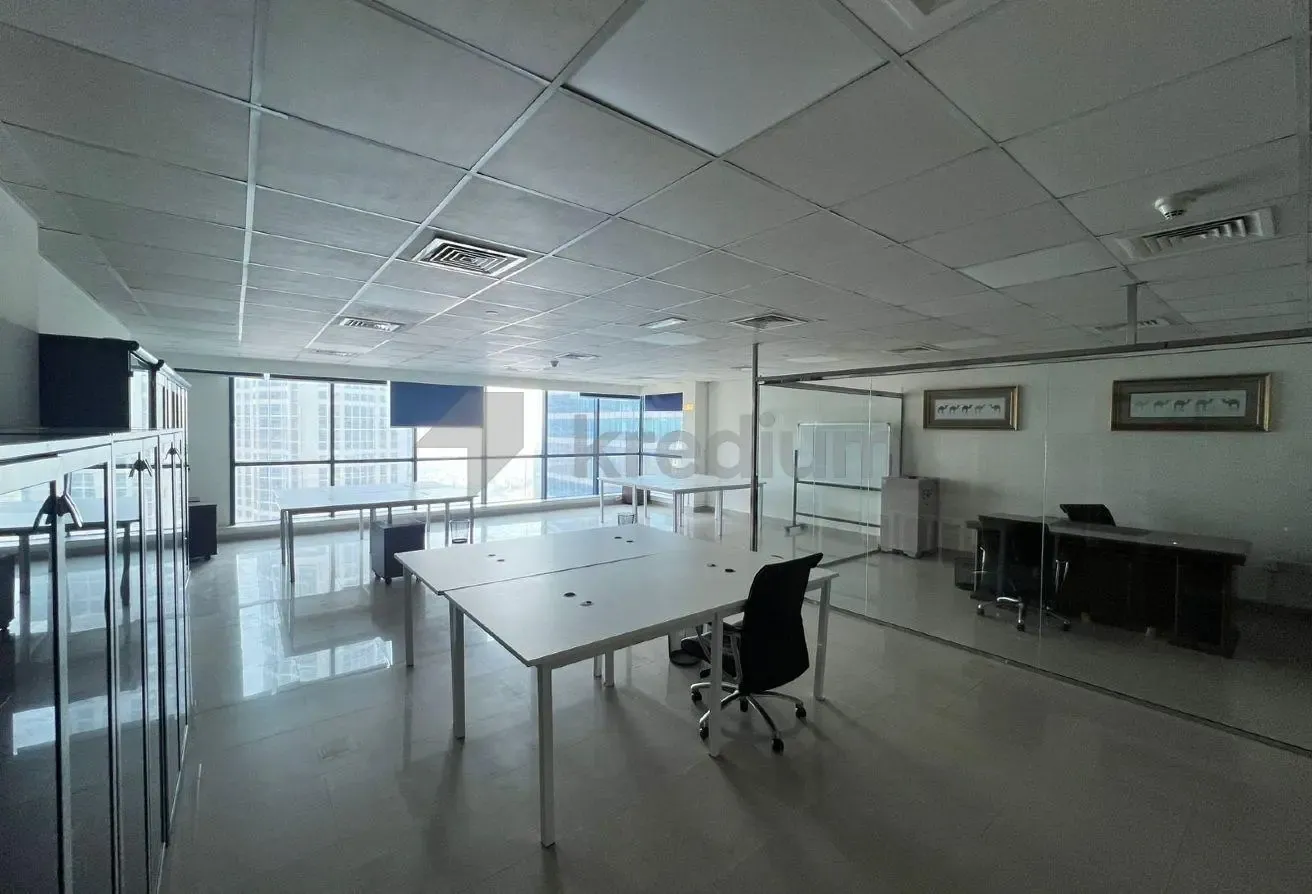 Vacant | Canal and Skyline View | Open Plan