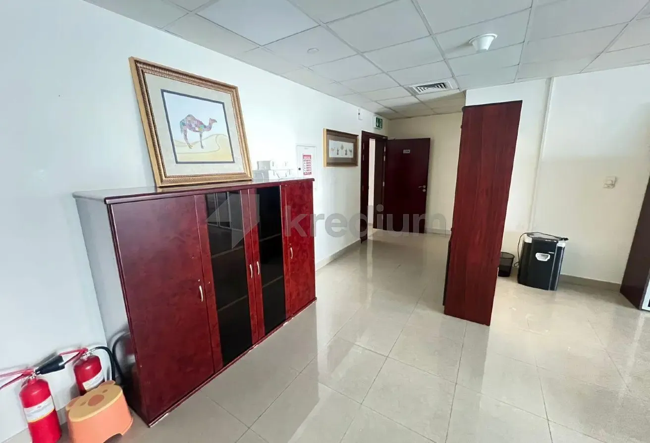 Vacant | Canal and Skyline View | Open Plan