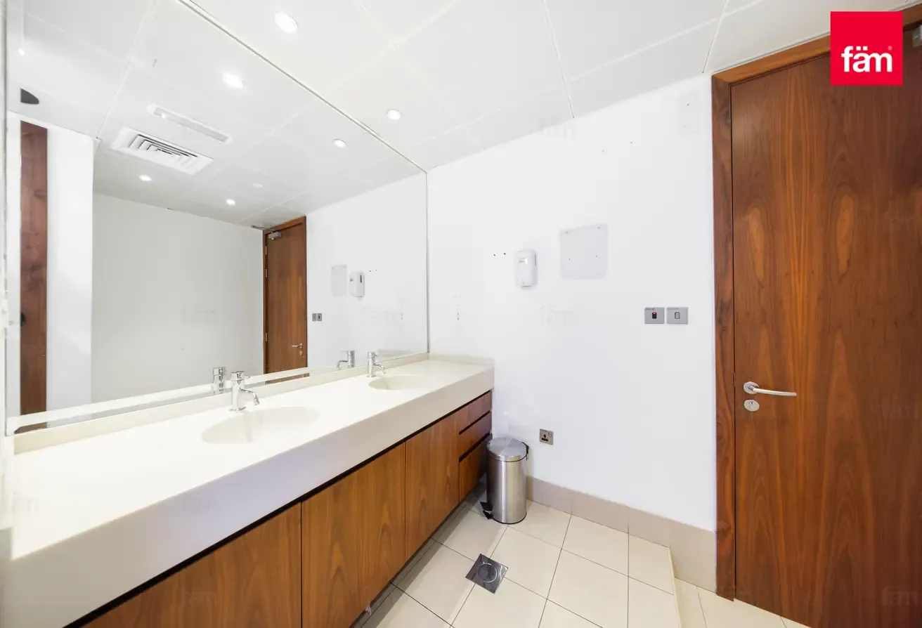 Private Floor | Partitioned | Community Expert