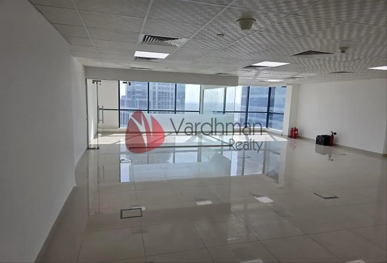FULLY FITTED | VASTU UNIT | VACANT