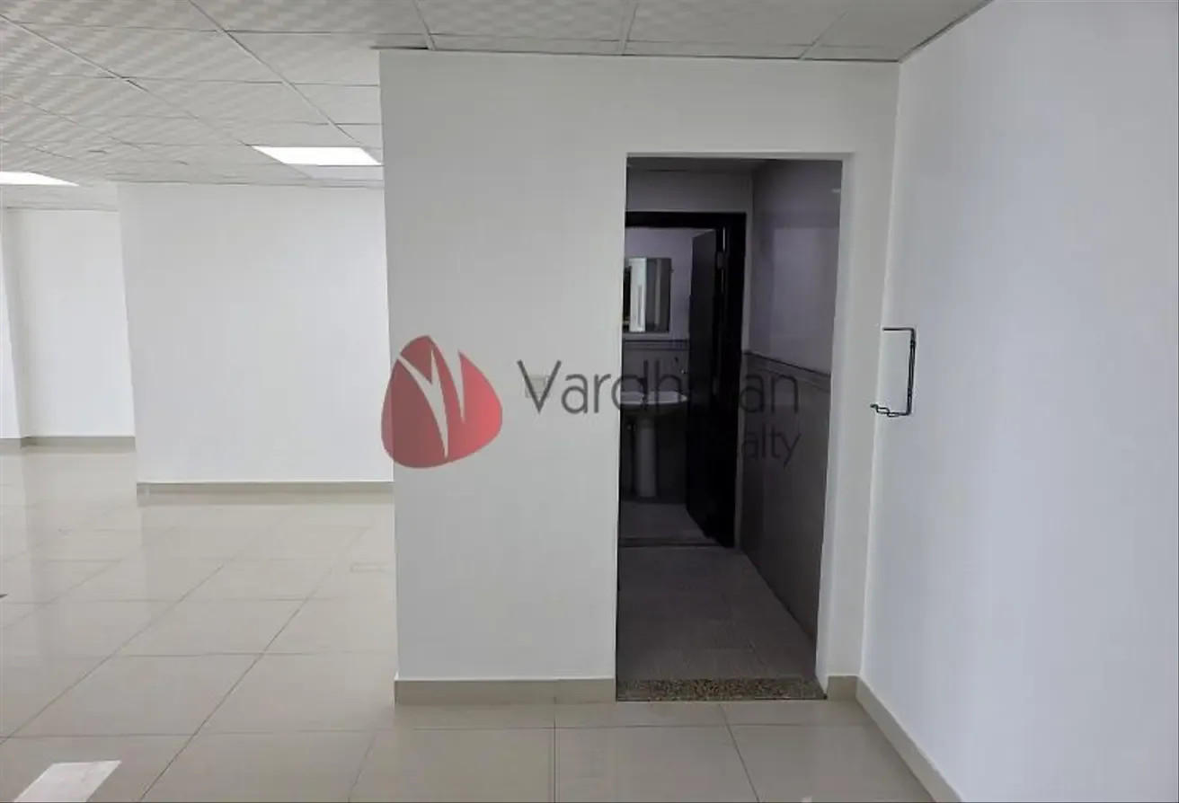 FULLY FITTED | VASTU UNIT | VACANT