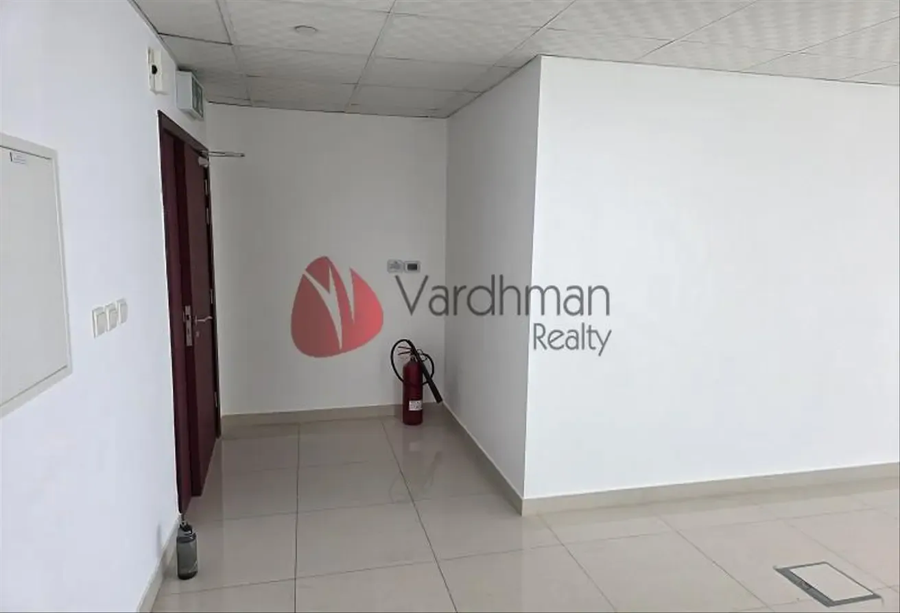 FULLY FITTED | VASTU UNIT | VACANT